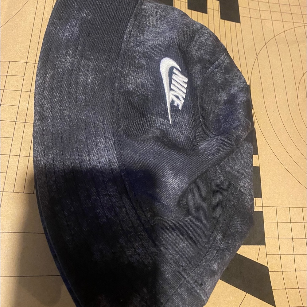 Nike bucket hat!